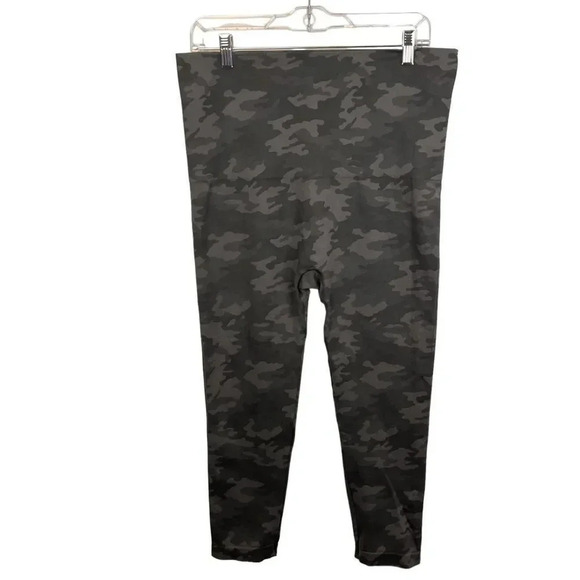 Spanx Seamless Camo Print Cropped Leggings - Picture 1 of 12